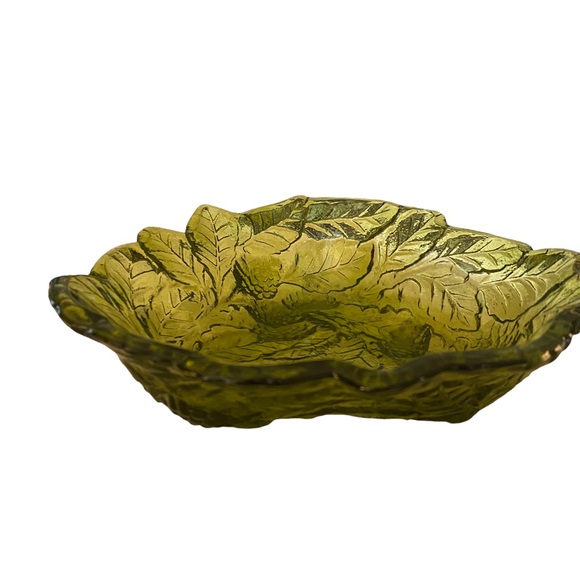 Vintage green pressed berry impression glass trinket candy bowl - Picture 3 of 3